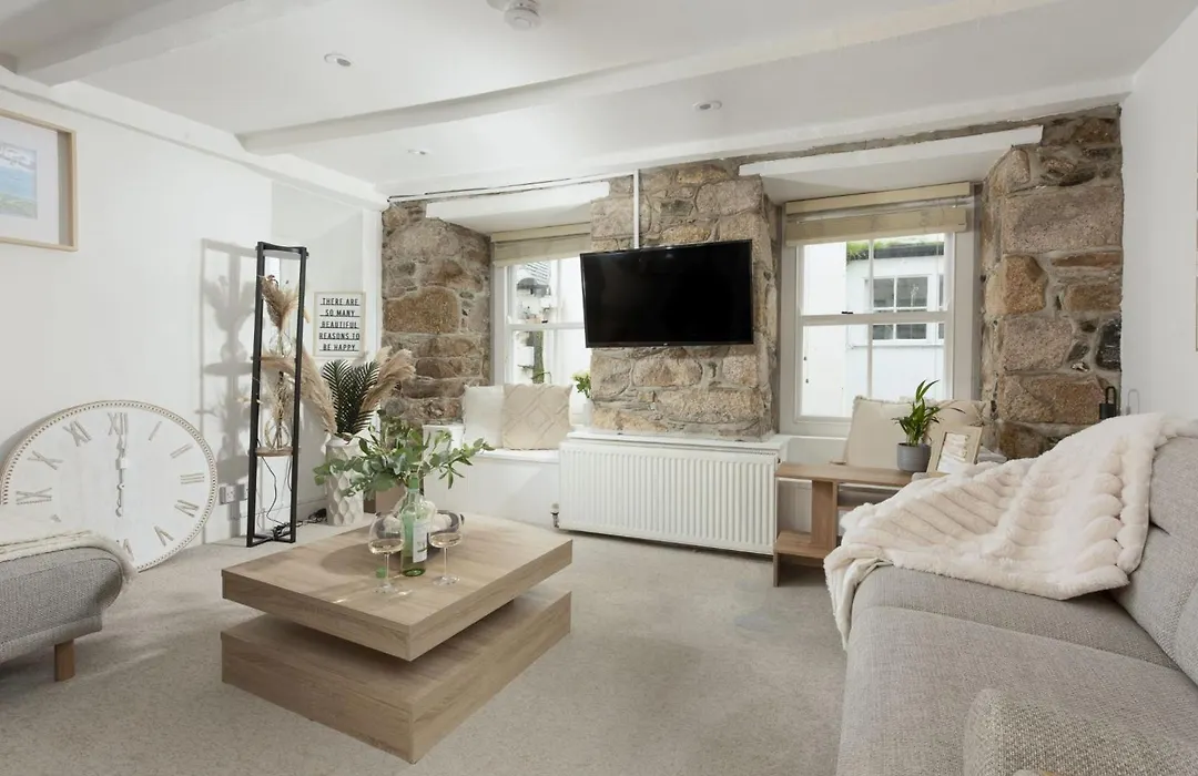 Charming Cottage By The Sea, Wi-Fi, Pets-1