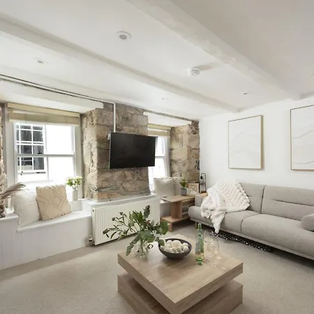 Charming Cottage By The Sea, Wi-Fi, Pets-2